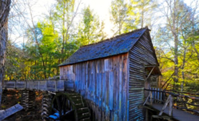 How To Avoid Crowds In Cades Cove 