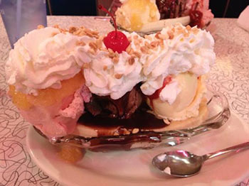 Delicious Desserts at Mel's Diner