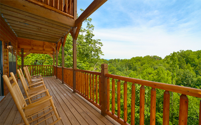 Family Cabin Deck in Pigeon Forge