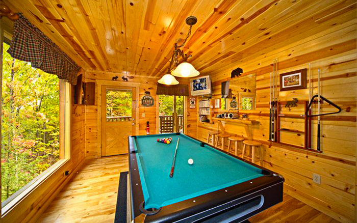 Cabin With Game Room For Rainy Weather