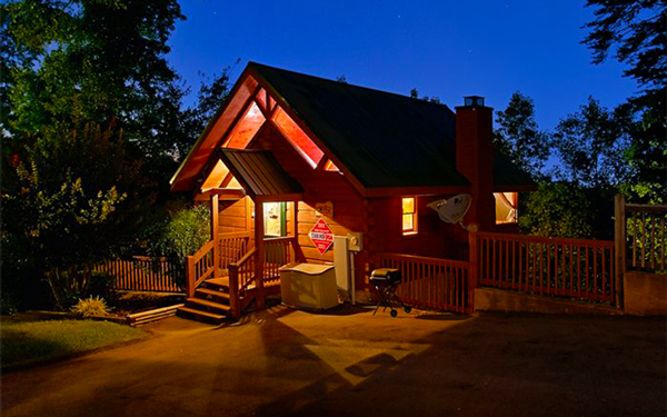 Pigeon Forge Cabin At Night