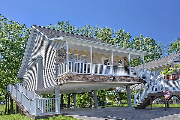 "River View Chalet" 2 Bedroom Pigeon Forge Vacation Rental