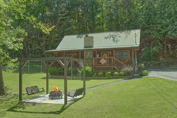 "Absolute Heaven" Affordable 2 Bedroom Sevierville Cabin