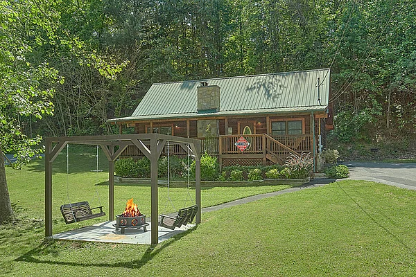 "Absolute Heaven" Affordable 2 Bedroom Sevierville Cabin