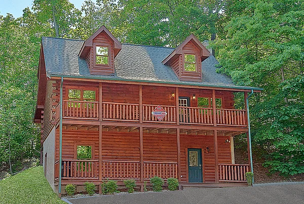 Pigeon Forge Rental Cabin With Hot Tub