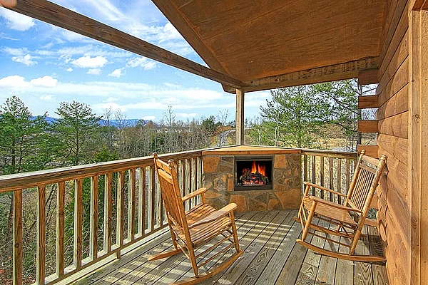 Bear Tracks Pigeon Forge Honeymoon Cabin With Outdoor Fireplace