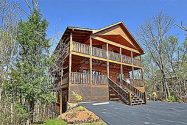 R Treehouse 4 Bedroom Cabin Rental In Sevierville Cabins Usa