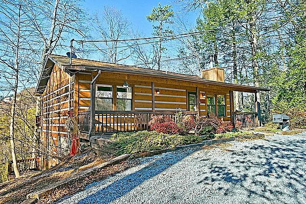 Semi Secluded Cabin Pigeon Forge | Cabin Near Dollywood